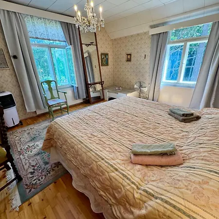 Vaehaehiiden Kartano Konukevi *